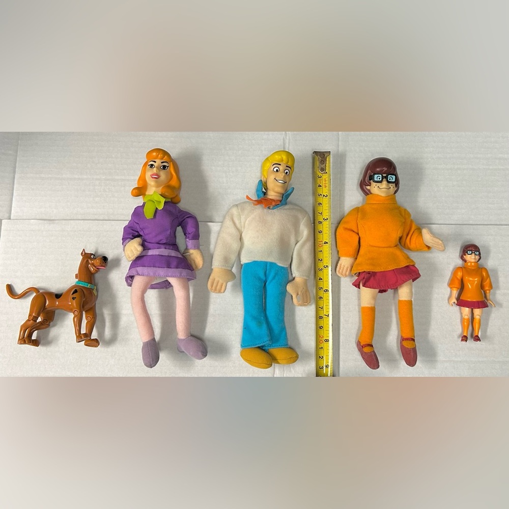5 Scooby Doo Vinyl and Plush Dolls